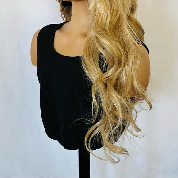 Very Pretty 24” Ombre Honey Blonde Premium Fiber Wig / Daily Wear or Events - Picture 9 of 13